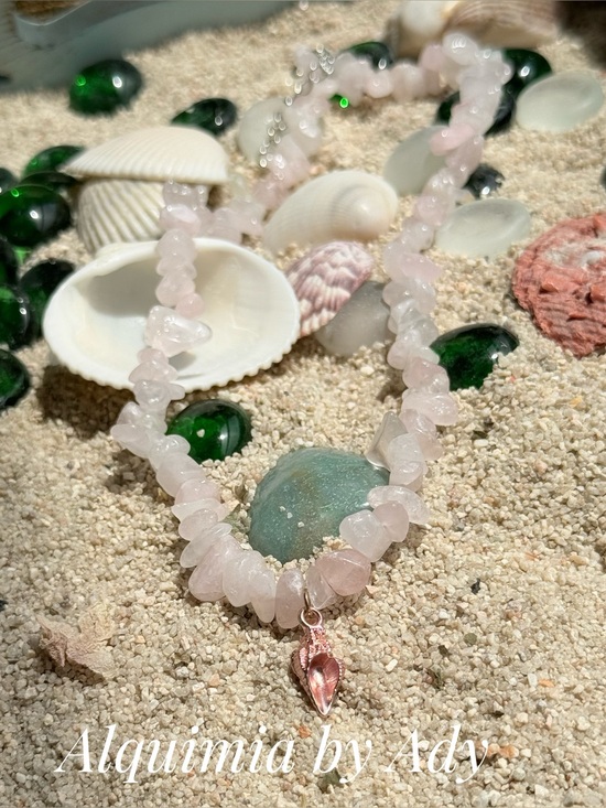 Alquimia Jewelry - SUMMER + SHELL 🐚 pink quartz beaded short necklace